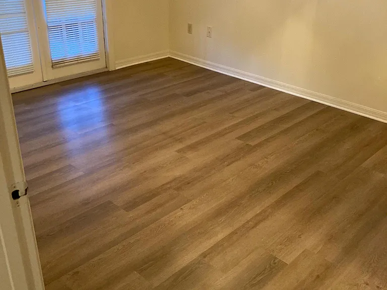 109 Cypress Dr E — Photo 2