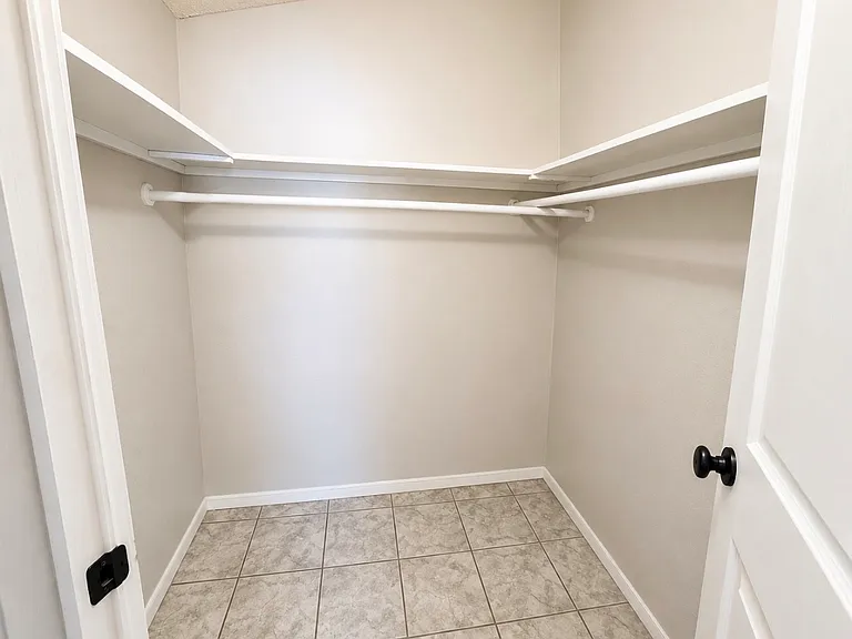 11339 Lake Erie Dr — Photo 7