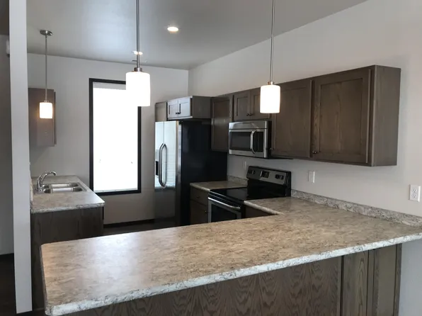 721 14th St SE #1, Mandan, ND 58554