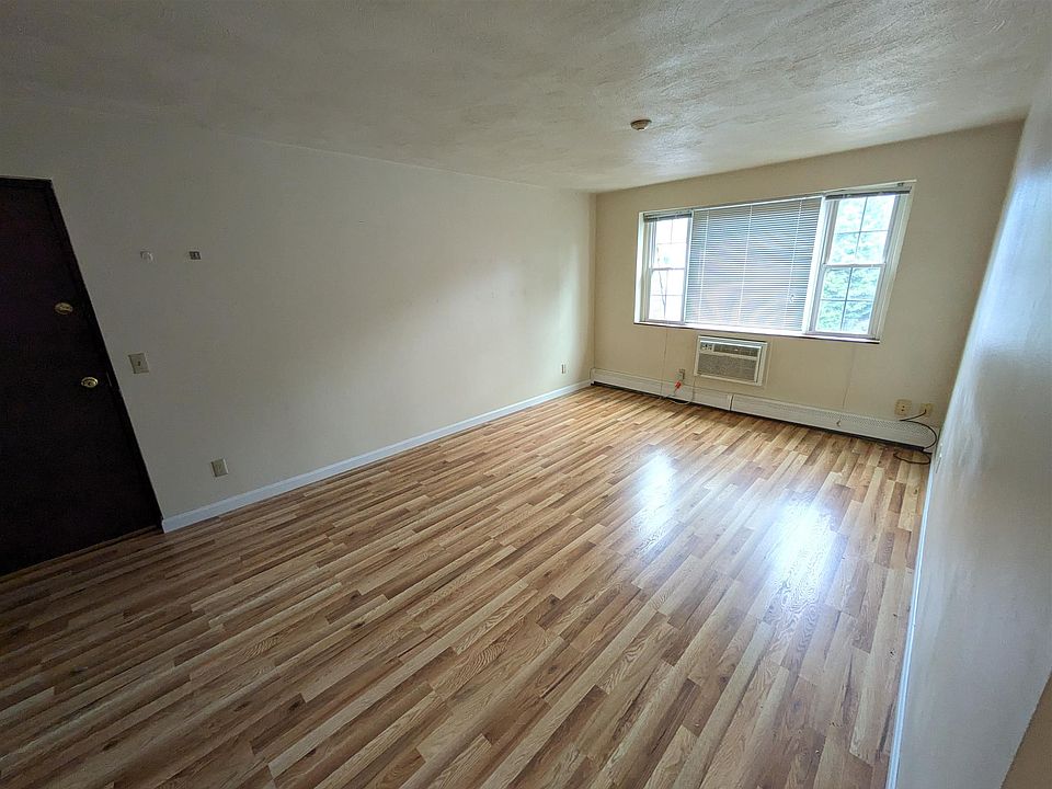 1st image of 148 Sycamore St APT 11