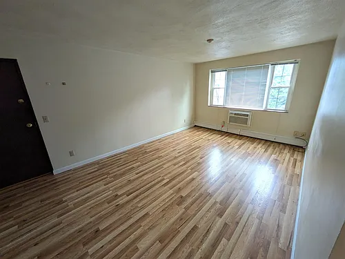 148 Sycamore St Photo 1