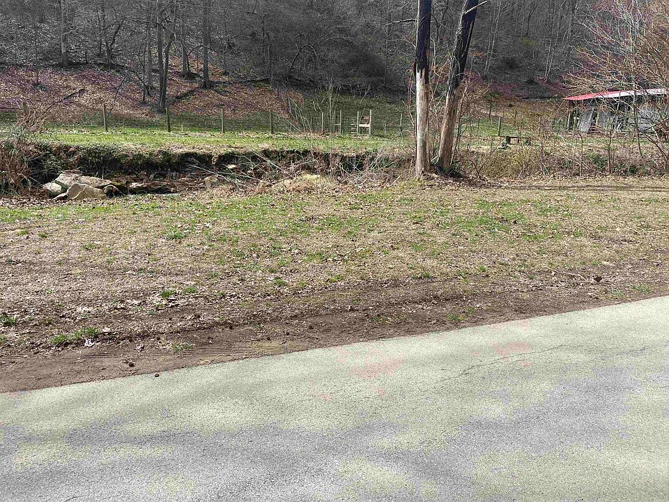 2nd image of 390 Little Trace Rd