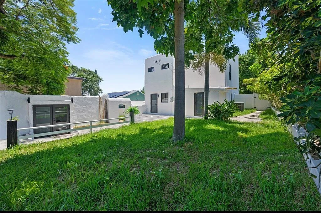 3 bed, 3.5 bath, 1837 sqft, $4,999 — Photo 3