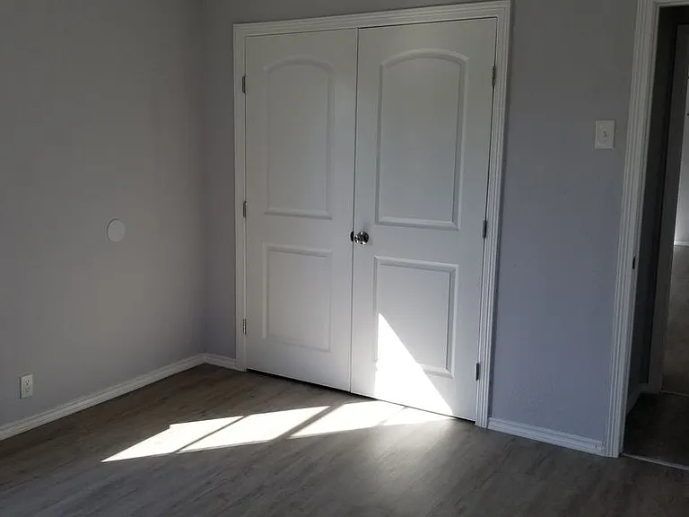 511 E Sayers Ave — Photo 12