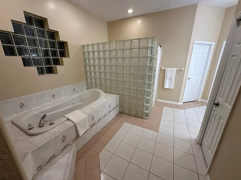 11315 Windermere Rd — Photo 5