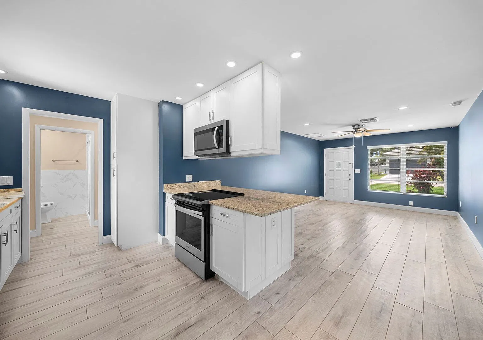 Renovated 3 Bed, 2 Bath Annual Rental in Naples Park — Photo 1