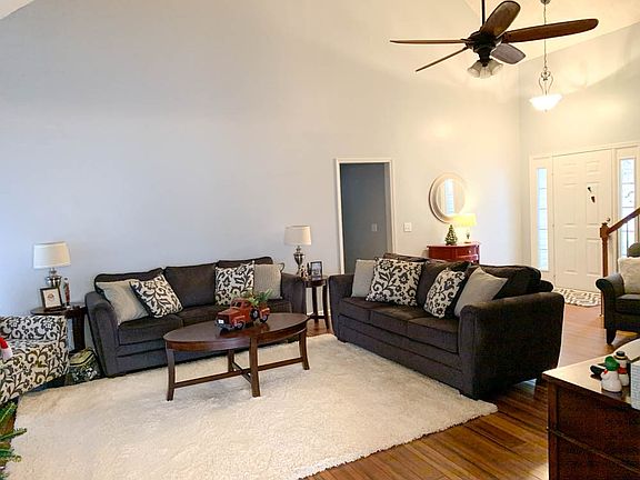 3rd image of 428 Lenox Pl