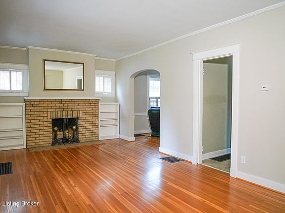 3rd image of 208 Oxford Pl