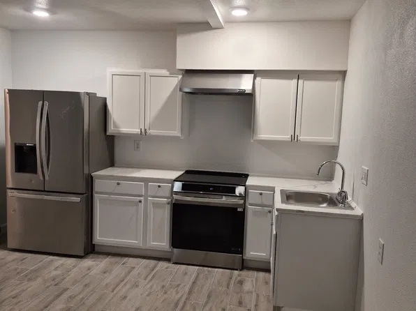 543 Almond Ct #2, Kerman, CA 93630
