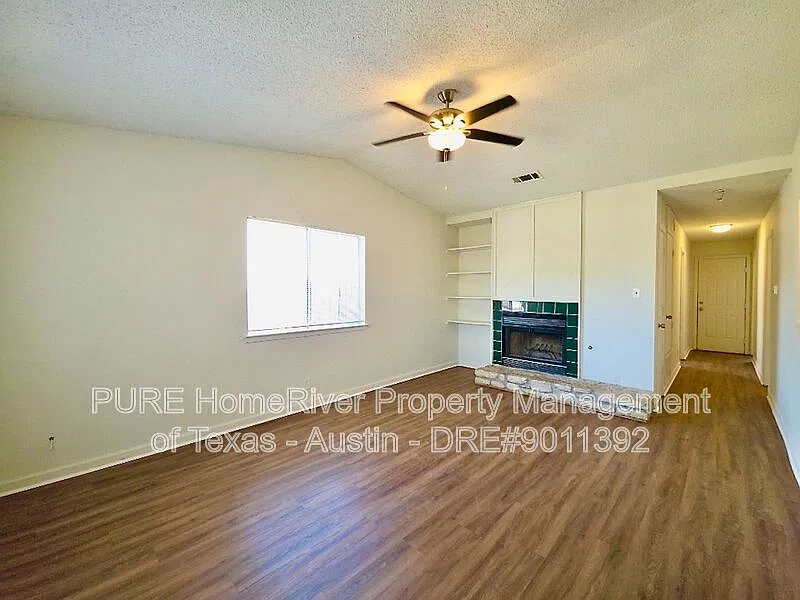 2 bed, 2.0 bath, 974 sqft, $1,350 — Photo 2