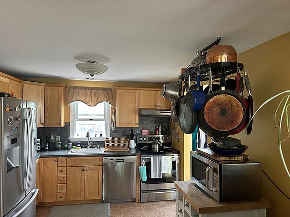 2nd image of 65 Riggs St