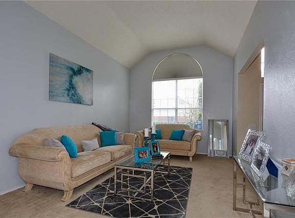 5th image of 921 Waterford Way