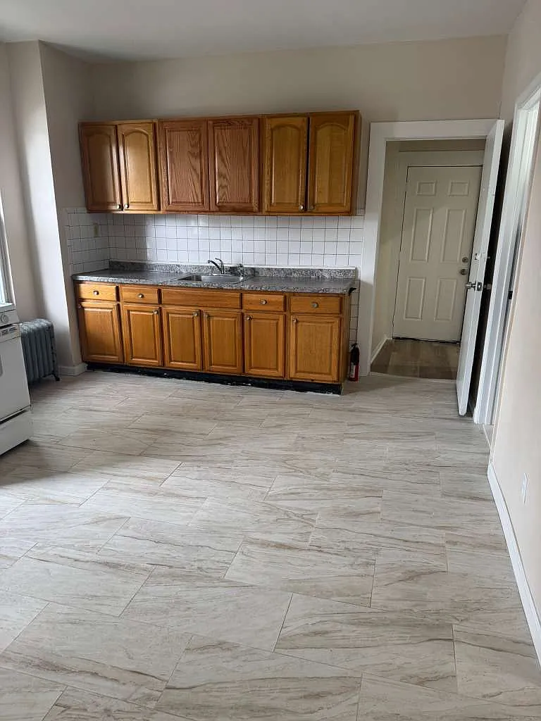 Building Photo - 299 10th Ave #1