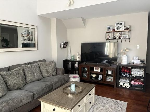 4th image of 9553 James St