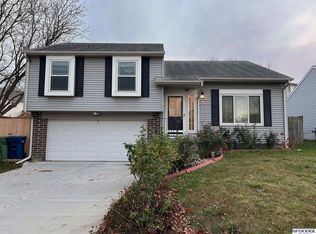 3003 Blackhawk Dr, Bellevue, NE 68123