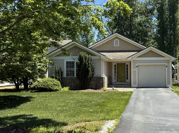 114 Fairway View Dr, Etowah, NC 28729