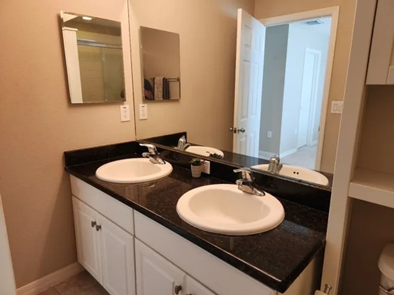 7031 Woodchase Glen Dr — Photo 11