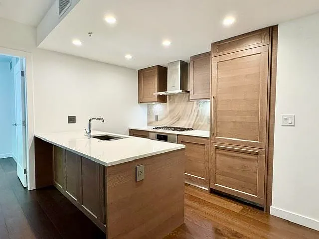 2 bed, 752 sqft, $3,700 — Photo 4