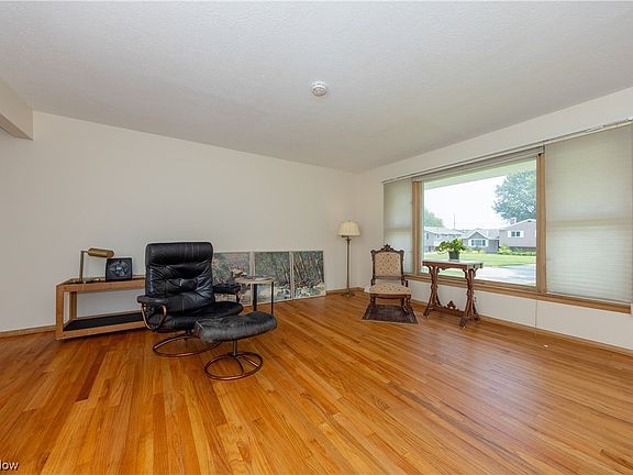 4th image of 1268 Golden Gate Blvd