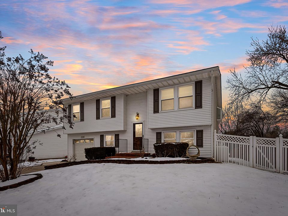 2nd image of 2544 Symphony Ln