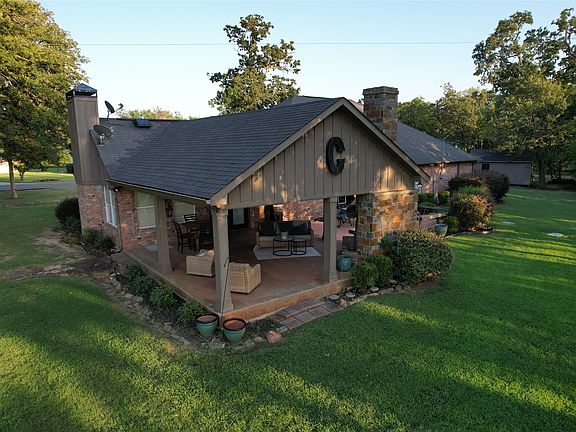 2nd image of 1079 Country Club Rd