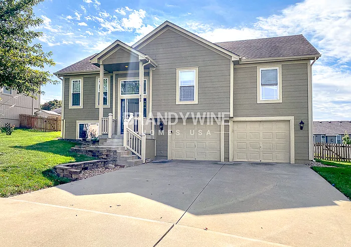803 SW Hilltop Ct — Photo 2