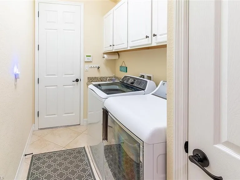 9372 Vercelli Ct — Photo 32