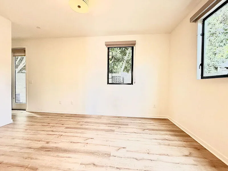 3 bed, 4.0 bath, 1849 sqft, $5,200 — Photo 4
