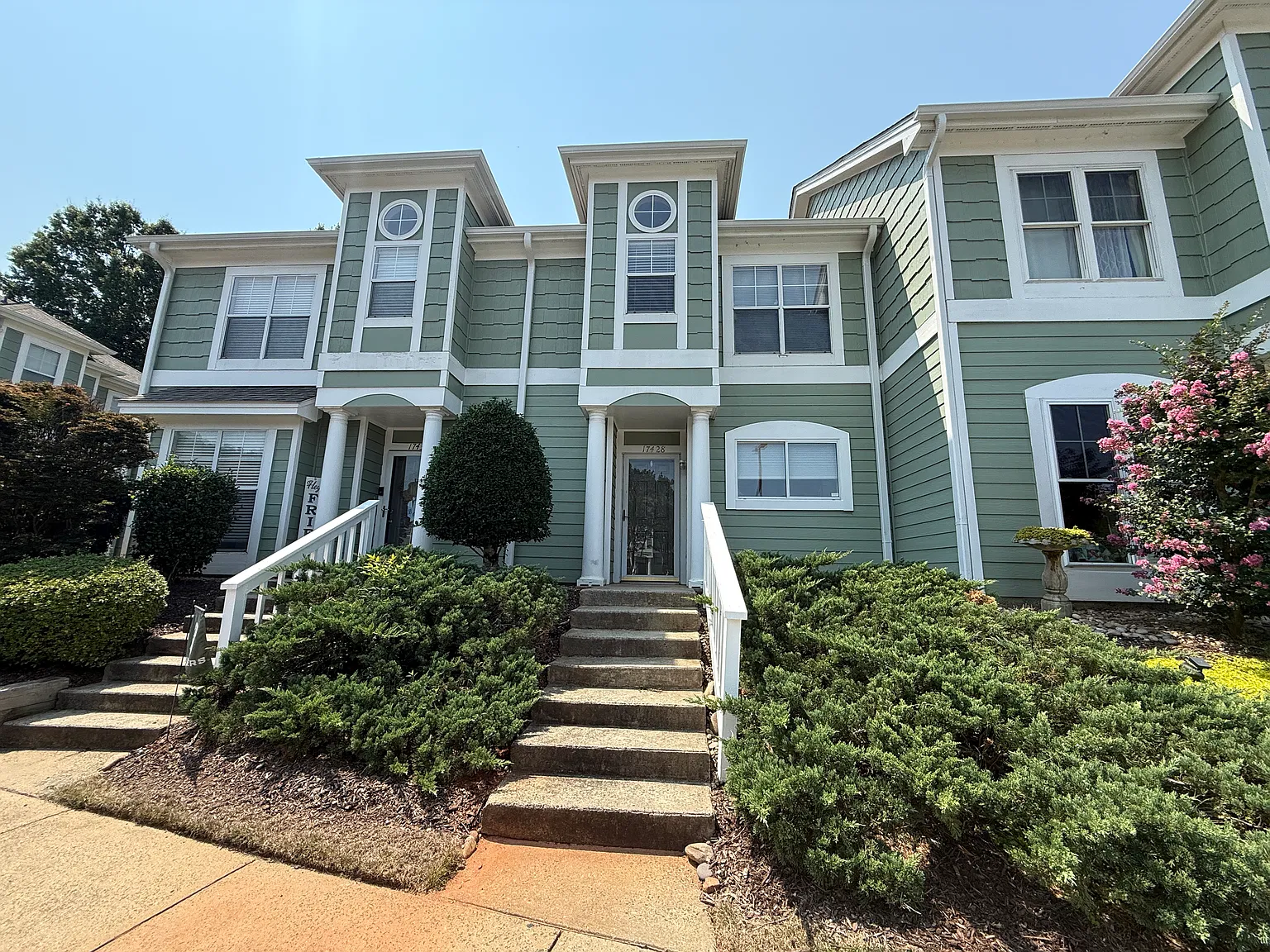 2 bed, 1.5 bath, 1092 sqft, $1,550 — Photo 2
