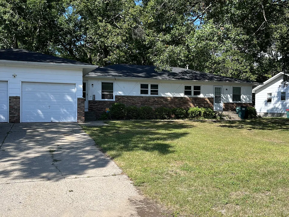 2258 Lincoln Park Dr