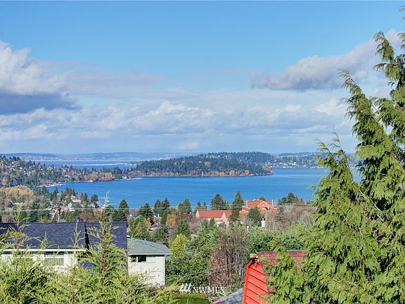 Stunning view of Lake Washington, Seward Park and Mercer Island from the upstairs bedroom