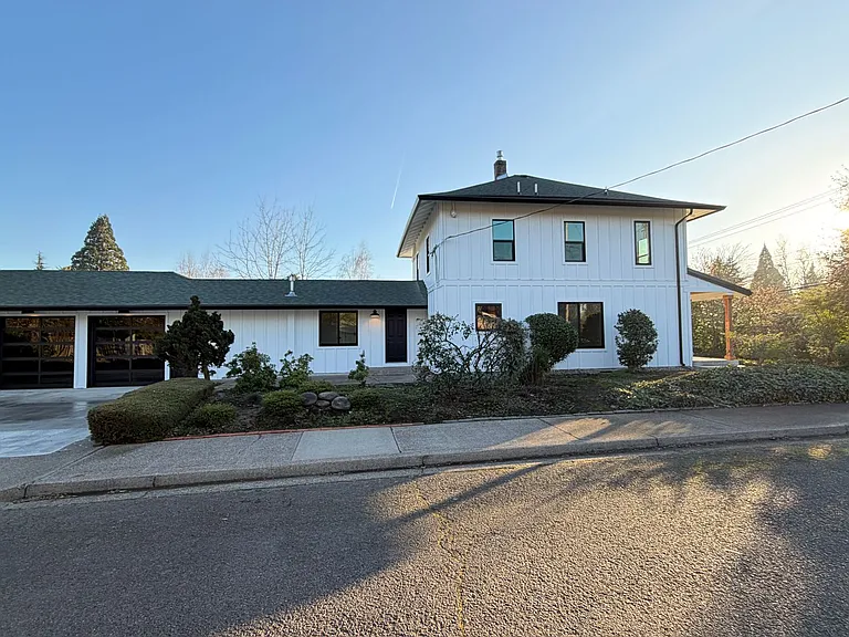 1045 Oakway Rd — Photo 39