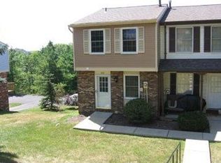 806 Bonnie Brae Dr, Coraopolis, PA