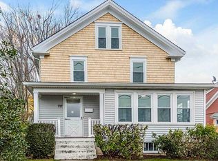 217 W Main Rd, Middletown, RI 02842