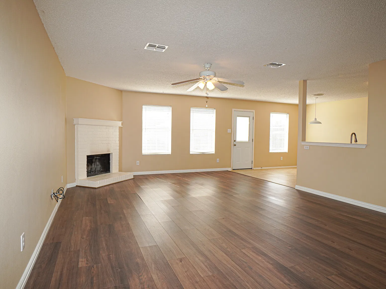 3 bed, 1564 sqft, $2,095 — Photo 4
