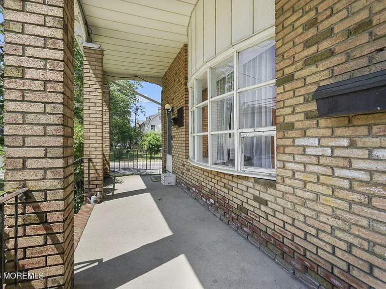 103 Main St #UPSTAIRS — Photo 10