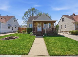 8292 Superior Ave, Center Line, MI 48015