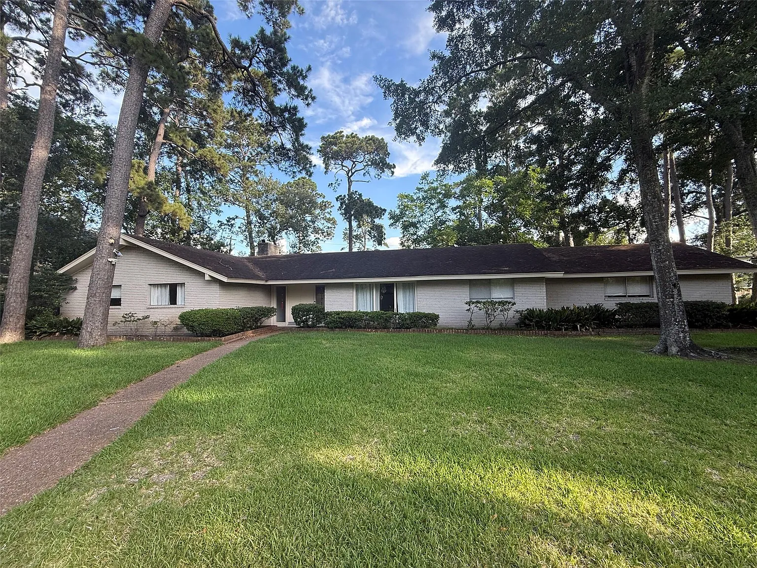 4 bed, 2.5 bath, 2513 sqft, $6,950 — Photo 3