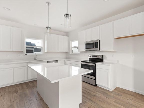 5th image of 2021 Boardman St