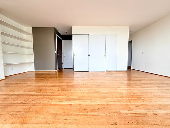 5th image of 2012 Thorndyke Ave W APT 3