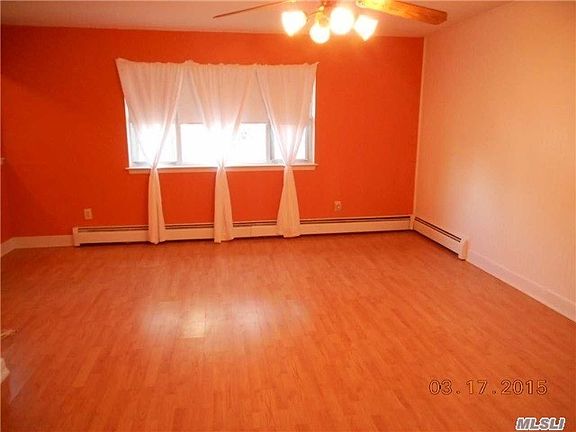 5th image of 135 Moriches Ave