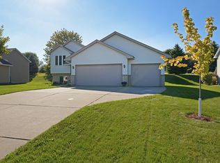 3314 White Oaks Ln, Woodbury, MN 55125