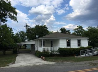 9 E Church St, Lumber City, GA 31549