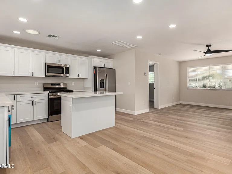 818 W Elna Rae St — Photo 11