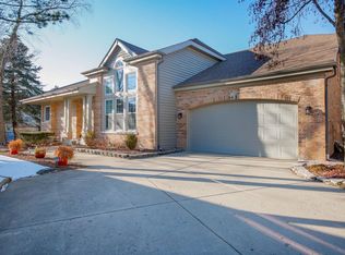 343 Wentworth Ln, Bloomingdale, IL 60108