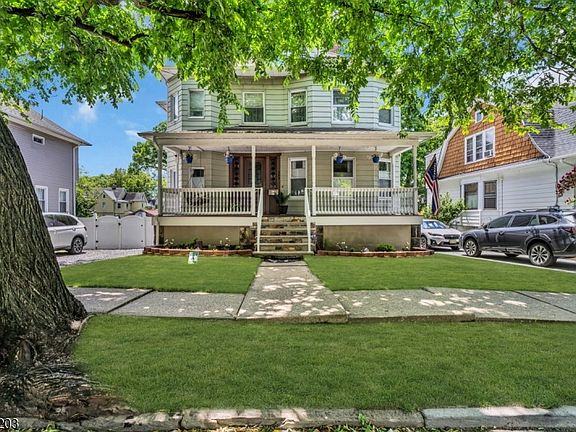 3rd image of 153 Mt Vernon St