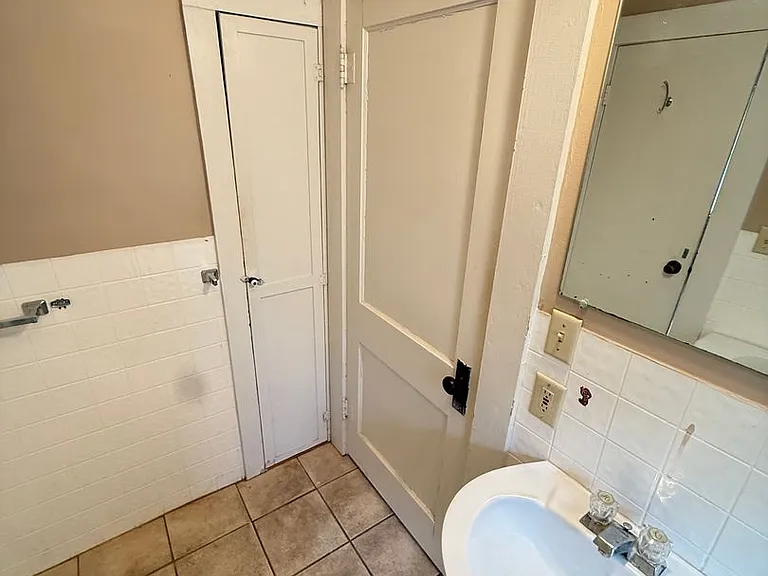 1315 N Fremont Ave — Photo 6