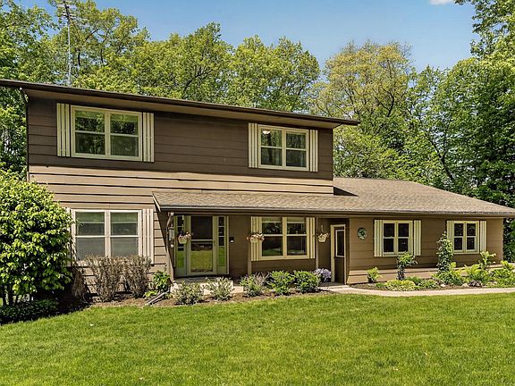 2nd image of 5241 Roselee Cir NW