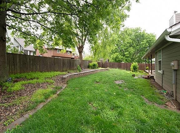 4th image of 400 SE Onyx Dr