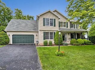 2741 Sparrow Dr, York, PA 17408